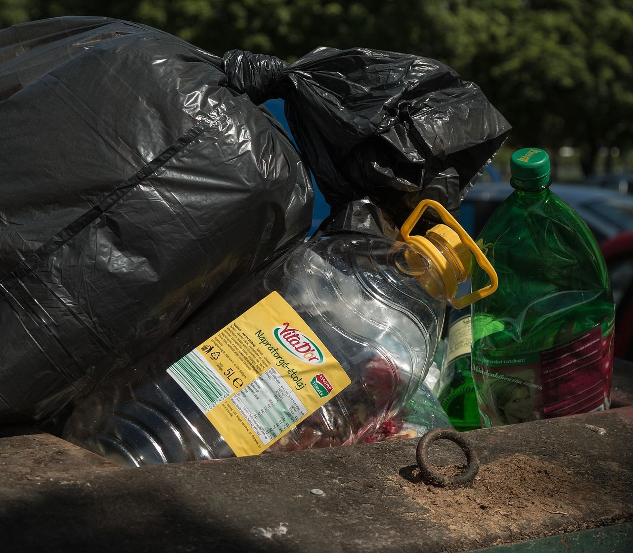 entdecken sie effektive strategien zur reduzierung von plastikmüll. erfahren sie, wie unternehmen und privatpersonen nachhaltige lösungen finden, um die umwelt zu schützen und ressourcen zu schonen.