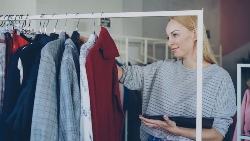 Nachhaltige Mode für Frauen über 50: Stilvoll und bewusst leben